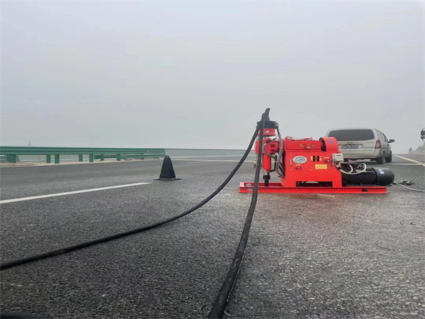 纳雍马路路基路面开裂下沉注浆加固灌浆